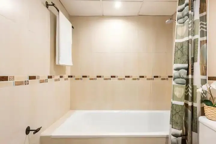 Lunaroom Center & Quiet Guesthouse Malaga Homestay