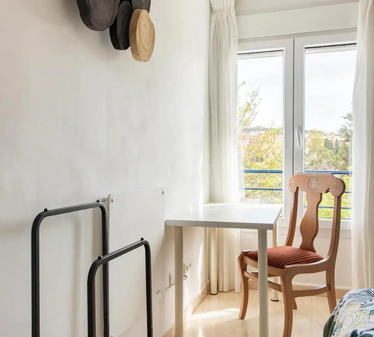 Lunaroom Center & Quiet Guesthouse Malaga Homestay